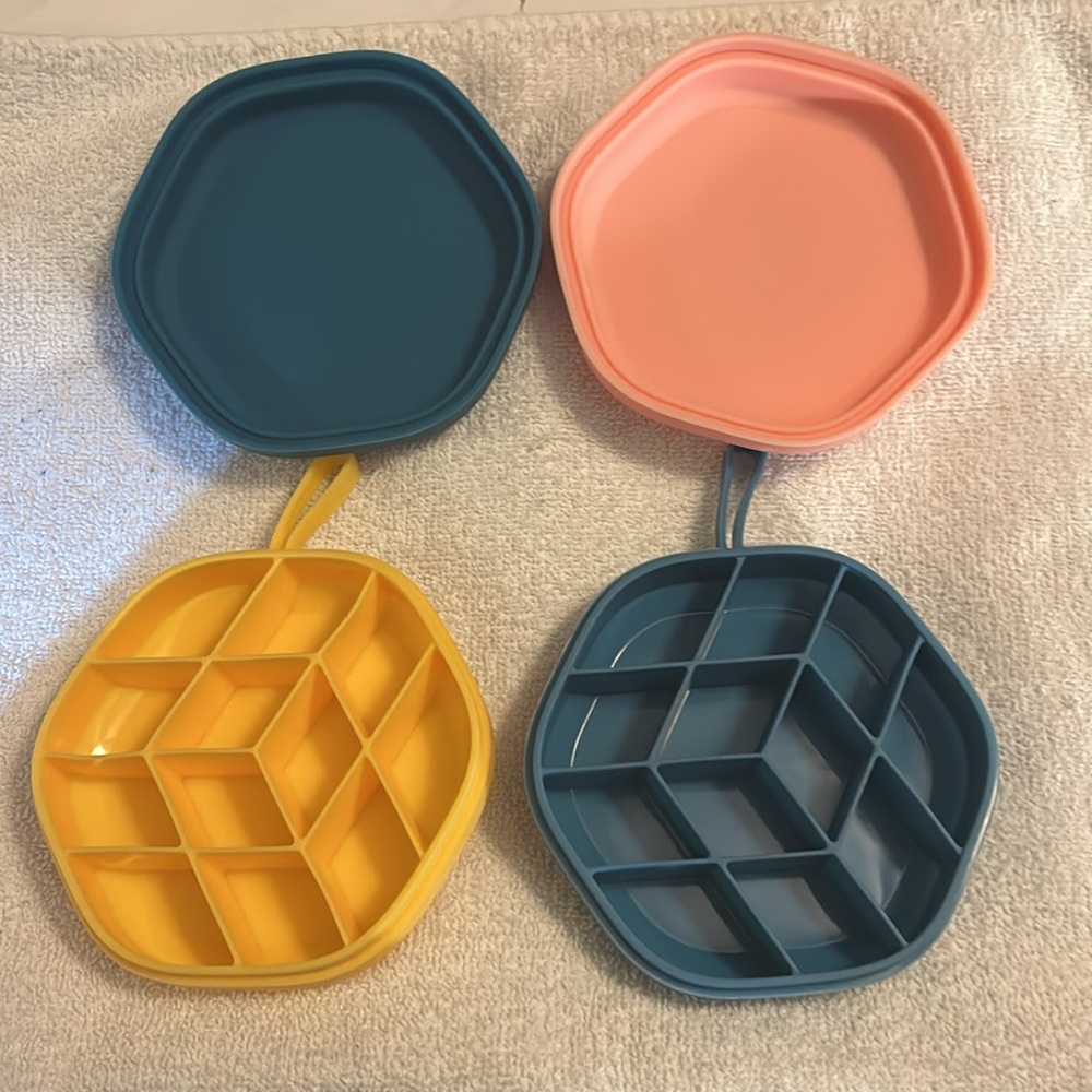 Hubee set‎ of two beehive ice trays.